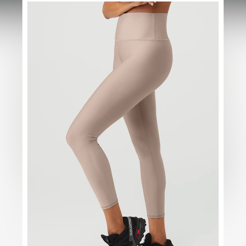 💫 LIKE NEW Worn Once Alo Yoga Taupe Airlift 7/8 Leggings